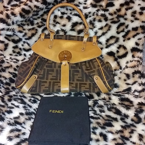 Fendi Borsa Magic Piccola bag